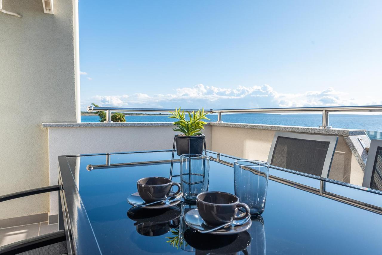 Blue Horizon Modern Ap By The Beach Novalja Exterior foto